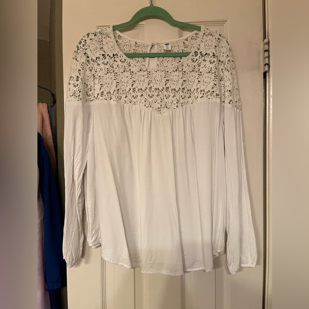 White Lace Yoke Long Sleeve Women's Top